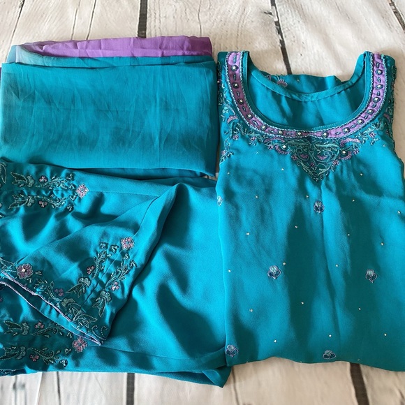 3 Piece Indian Punjabi Pakistani Suit - Traditional Ethnic Wear - Embroidered - Picture 5 of 6